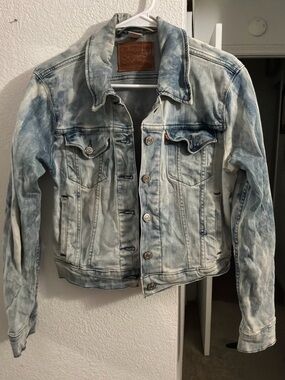 Levi's Acid Wash Denim Trucker Jacket Women's Size M Blue Button Front 70270